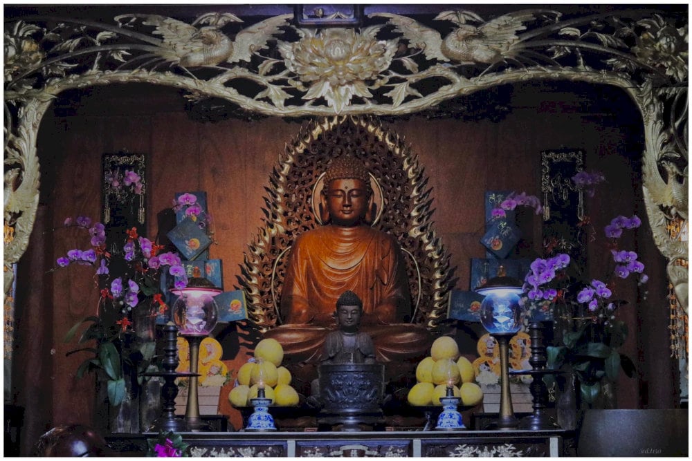 Không gian Chánh điện